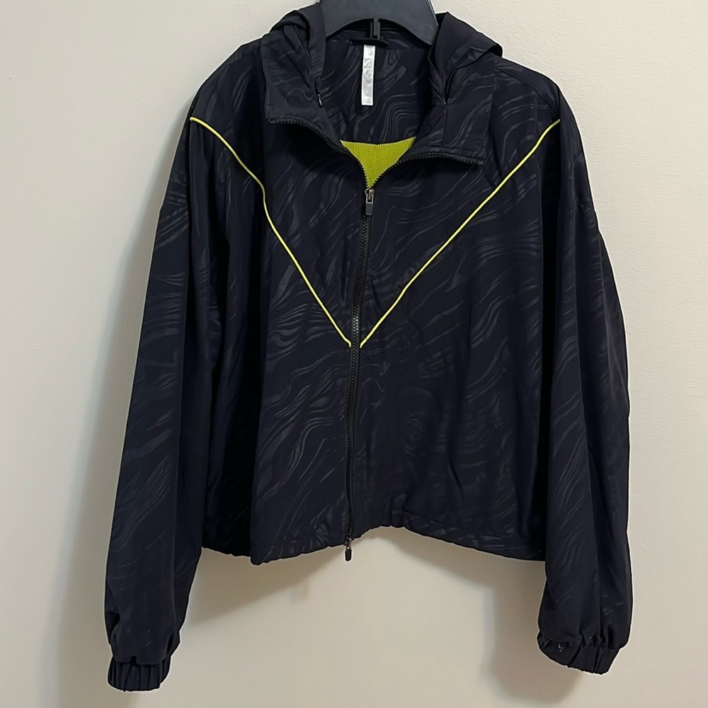 Fabletics jacket women’s medium black green hooded pattern zipper lightweight